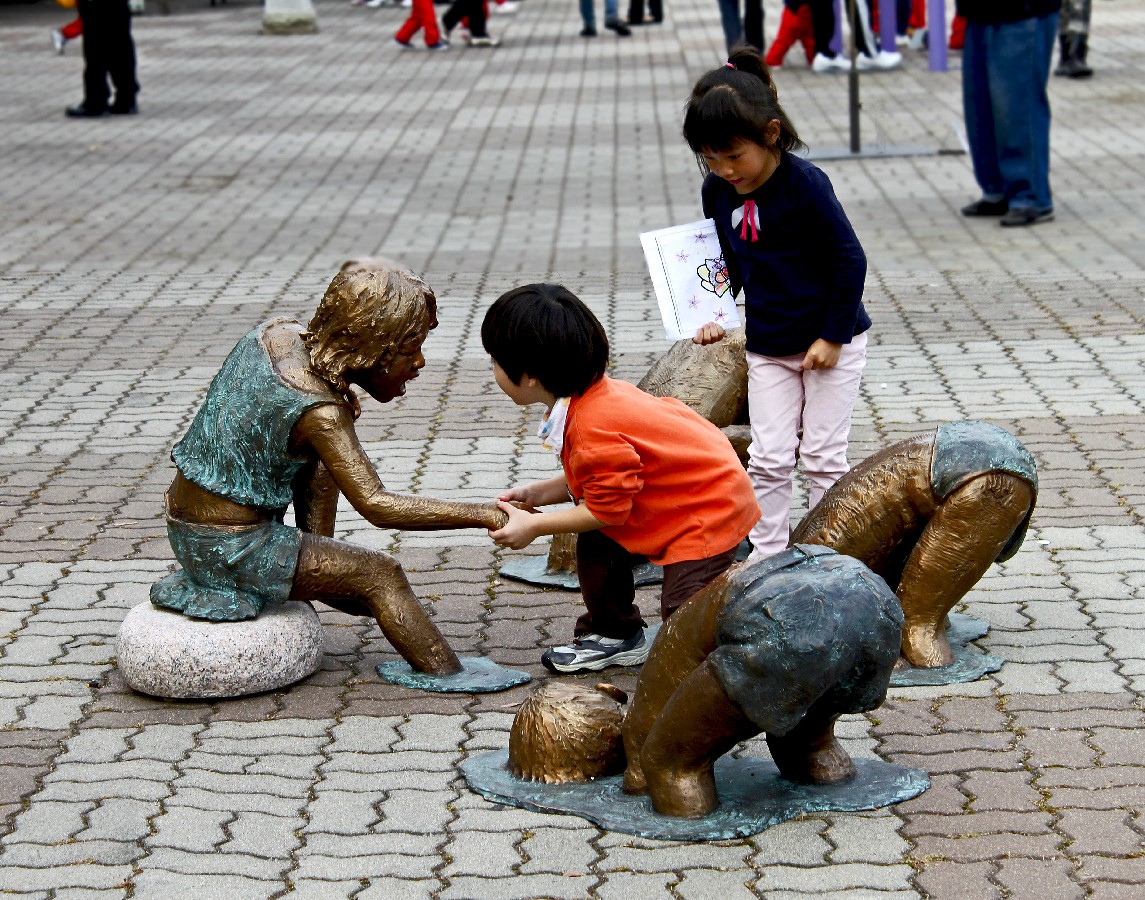 Prize winners – Taekjong Song – Child Begging Forgiveness